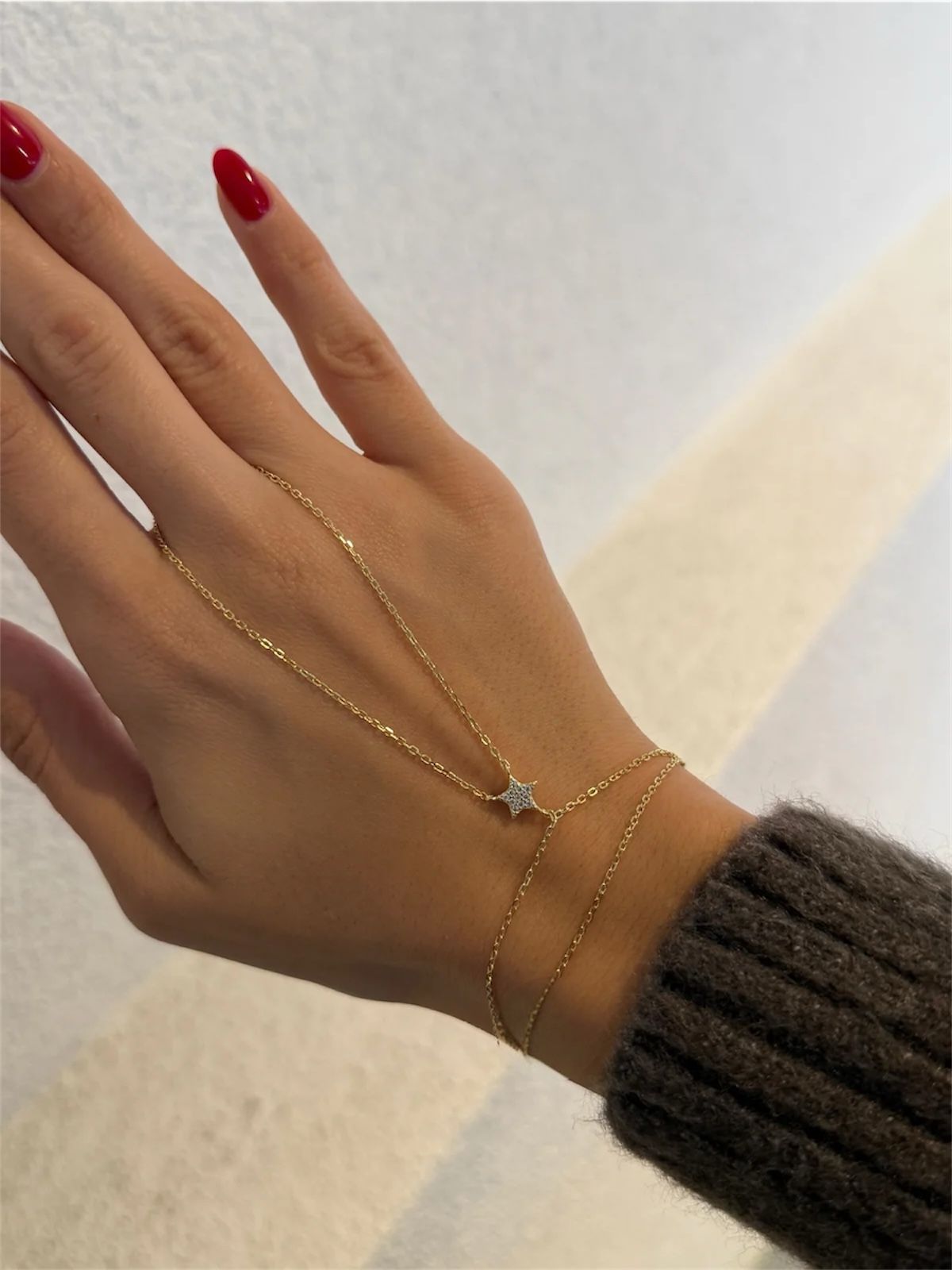 Handchain with star